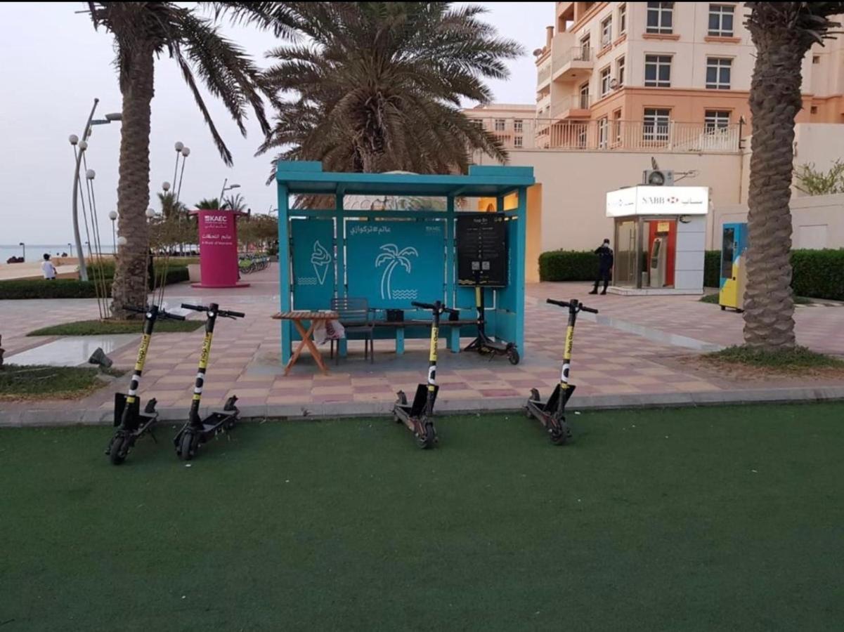 ريفان بيتش شقه 3 غرف على البحر يتطلب عوائل فقط